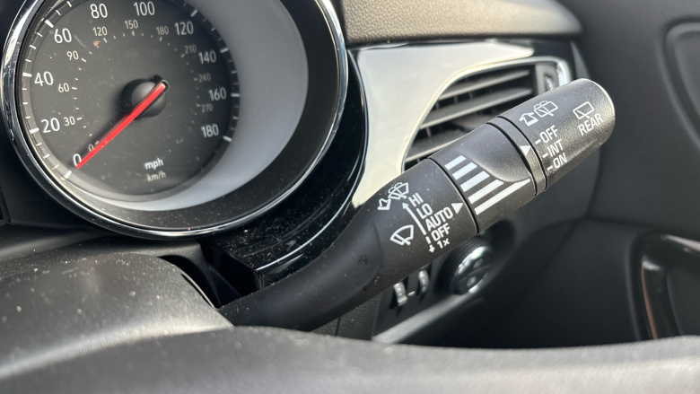 Vauxhall Astra 1.4T 16V 150 SRi 5dr Petrol Hatchback